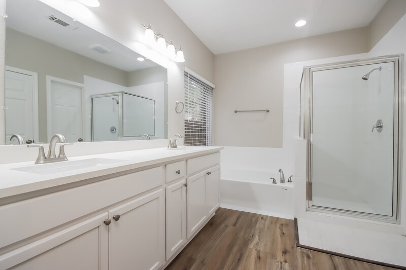 2,235/Mo, 4535 Echo Falls Dr Kingwood, TX 77345 Main Bathroom View