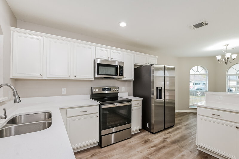 2,145/Mo, 9825 Rhea Ct Conroe, TX 77385 Kitchen View 2