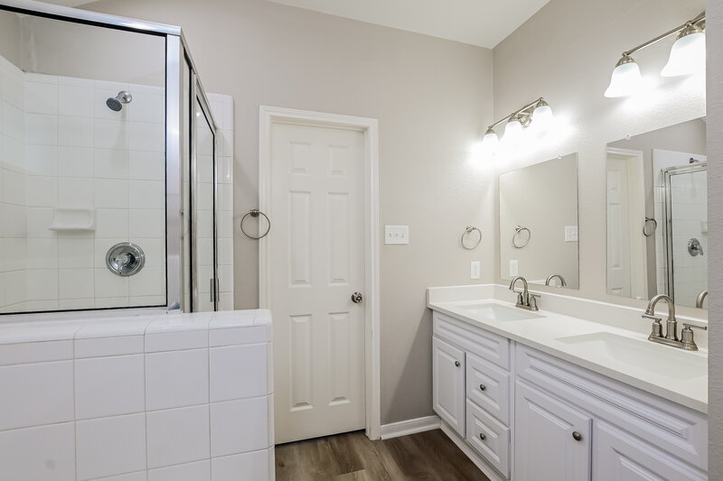 2,145/Mo, 9825 Rhea Ct Conroe, TX 77385 Main Bathroom View 2
