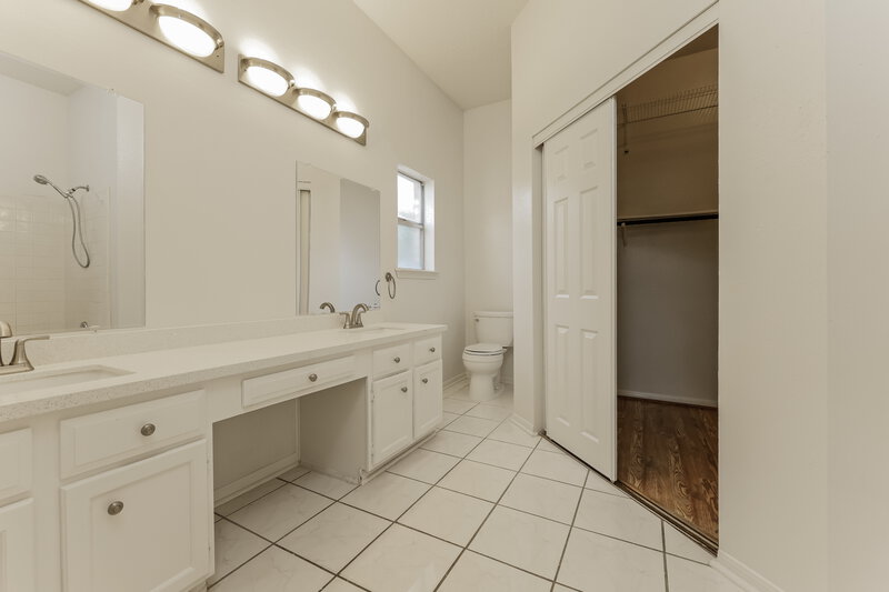 2,085/Mo, 18606 Sweetjasmine Ln Spring, TX 77379 Main Bathroom View