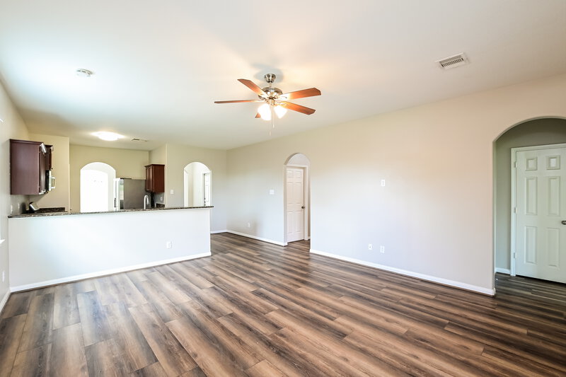 2,055/Mo, 1955 Garnet Breeze Dr Rosharon, TX 77583 Living Room View 2