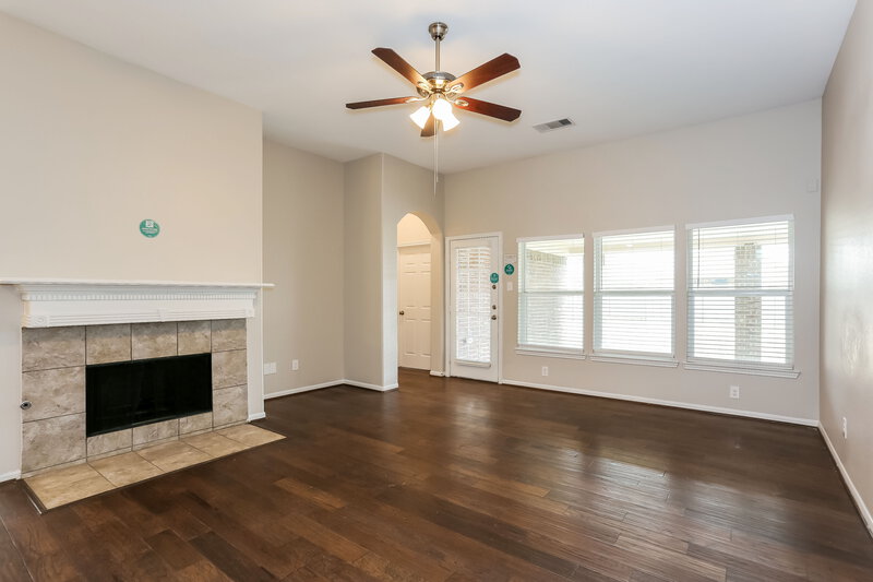 2,180/Mo, 1401 Oregon St La Porte, TX 77571 Living Room View
