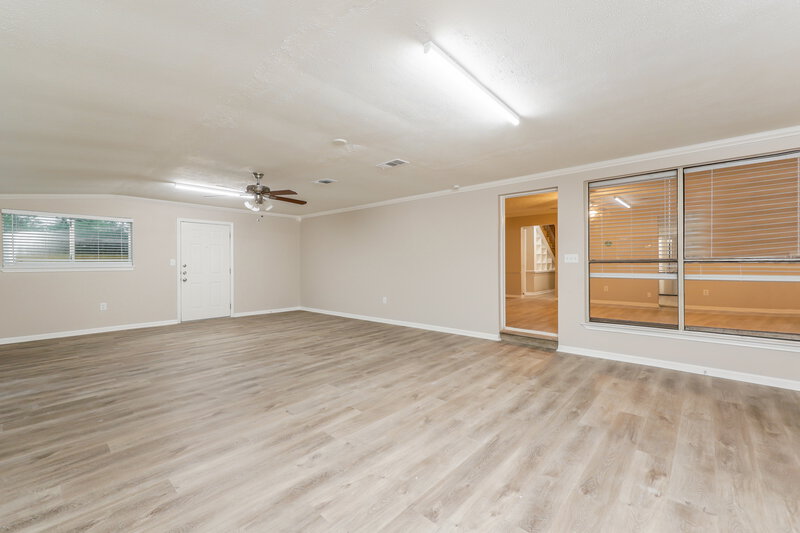 1,995/Mo, 4018 Oakrun Dr Humble, TX 77396 Living Room View 2