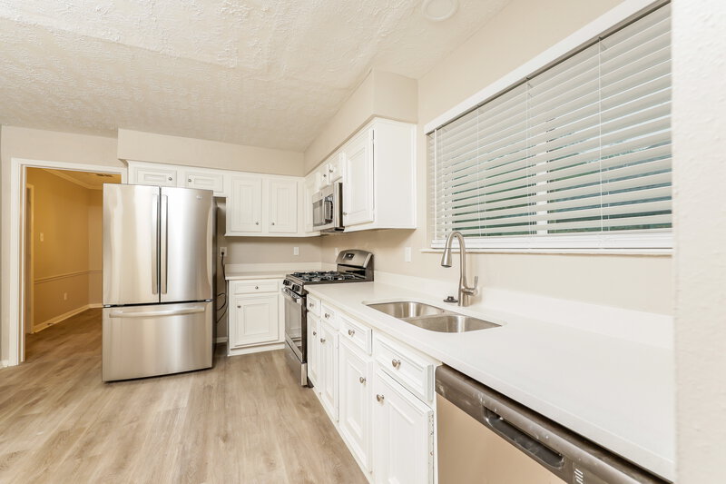 1,995/Mo, 4018 Oakrun Dr Humble, TX 77396 Kitchen View 2