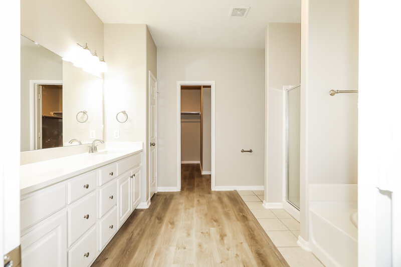2,470/Mo, 4738 Comal River Loop Spring, TX 77386 Main Bathroom View