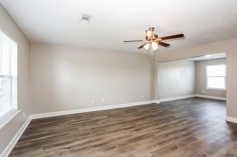 2,095/Mo, 5415 Espuela Ln Baytown, TX 77521 Living Room View 2