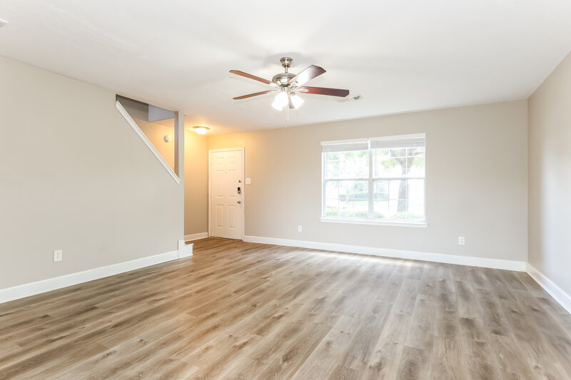 1,915/Mo, 5415 Espuela Ln Baytown, TX 77521 Living Room View 2