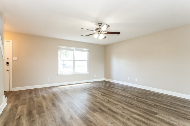 1,915/Mo, 5415 Espuela Ln Baytown, TX 77521 Living Room View 3
