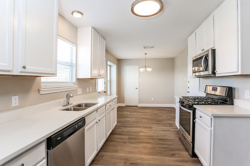 2,095/Mo, 5415 Espuela Ln Baytown, TX 77521 Kitchen View