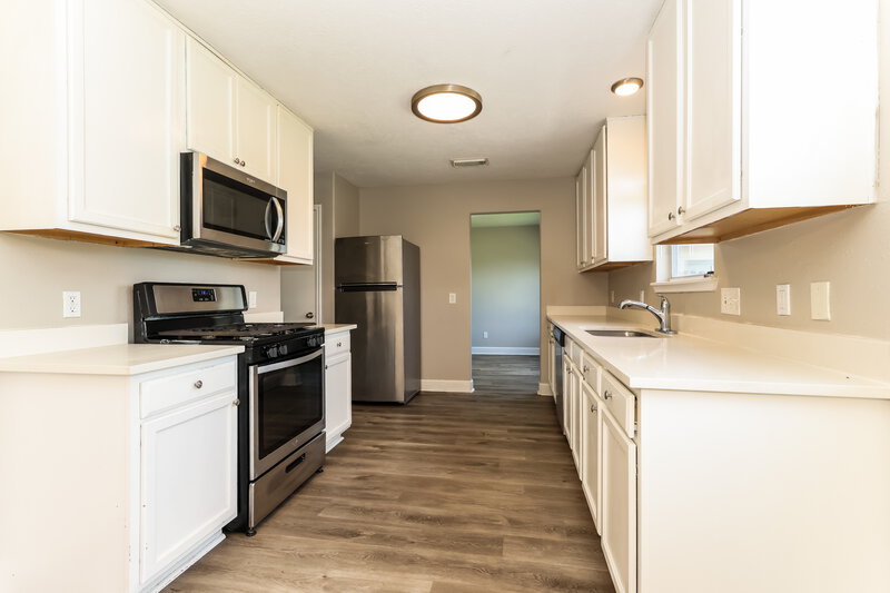 1,915/Mo, 5415 Espuela Ln Baytown, TX 77521 Kitchen View 2
