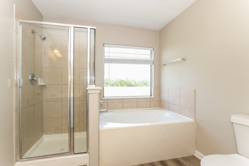 1,915/Mo, 5415 Espuela Ln Baytown, TX 77521 Main Bathroom View 2