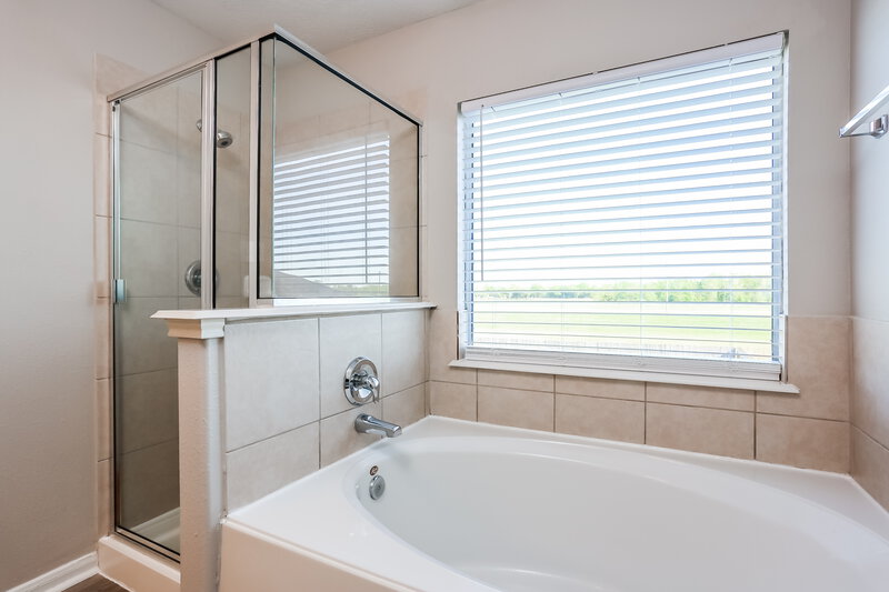 2,095/Mo, 5415 Espuela Ln Baytown, TX 77521 Main Bathroom View 2