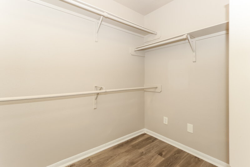 1,915/Mo, 5415 Espuela Ln Baytown, TX 77521 Walk In Closet View