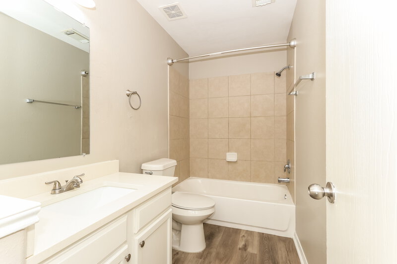 1,915/Mo, 5415 Espuela Ln Baytown, TX 77521 Bathroom View