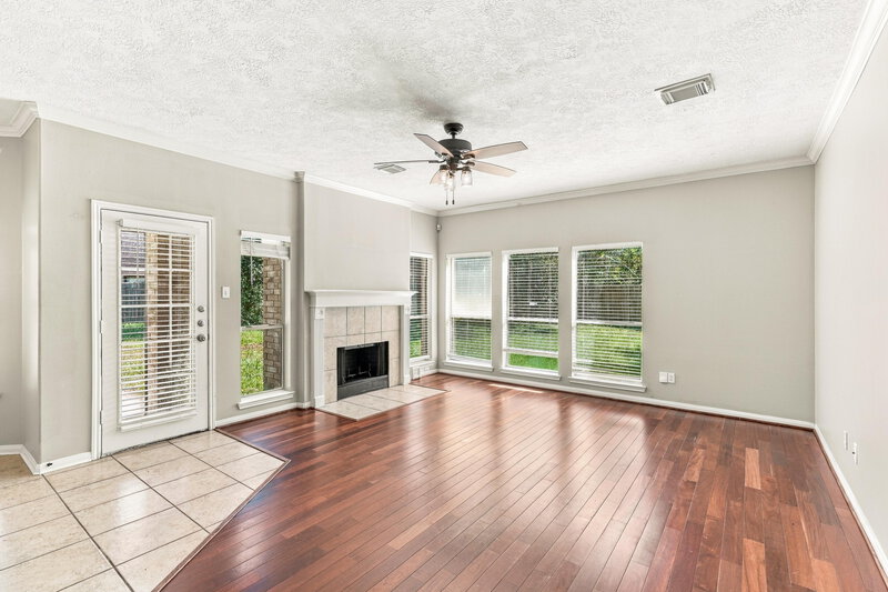 2,340/Mo, 16502 Wheatfield Dr Houston, TX 77095 Living Room View 2