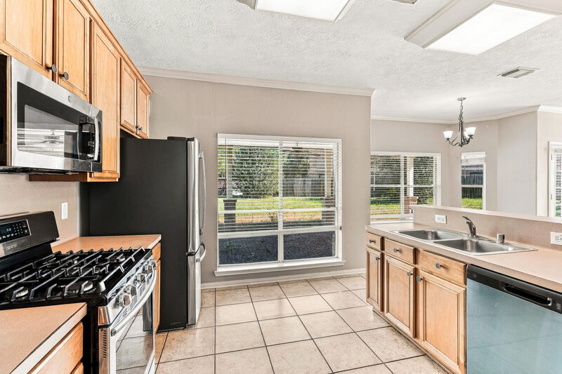 2,340/Mo, 16502 Wheatfield Dr Houston, TX 77095 Kitchen View
