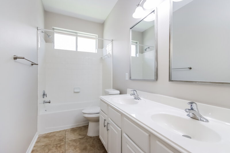 3,420/Mo, 25589 Oakhurst Forest Dr Porter, TX 77365 Bathroom View