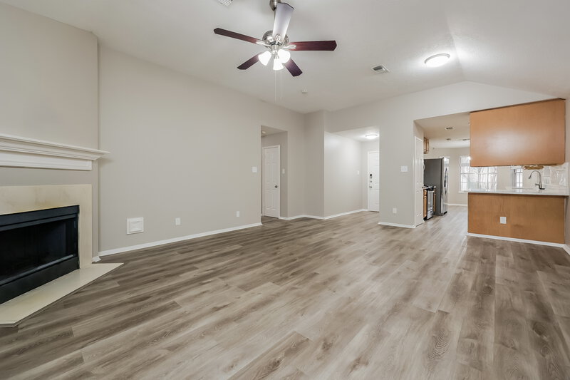 1,800/Mo, 18718 Timbers Trace Dr Humble, TX 77346 Living Room View 2