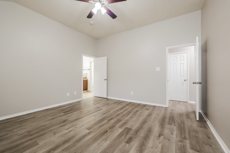 1,800/Mo, 18718 Timbers Trace Dr Humble, TX 77346 Main Bedroom View 2