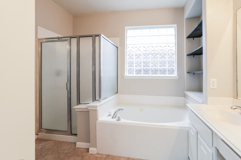 2,575/Mo, 19826 Sternwood Manor Dr Spring, TX 77379 Main Bathroom View