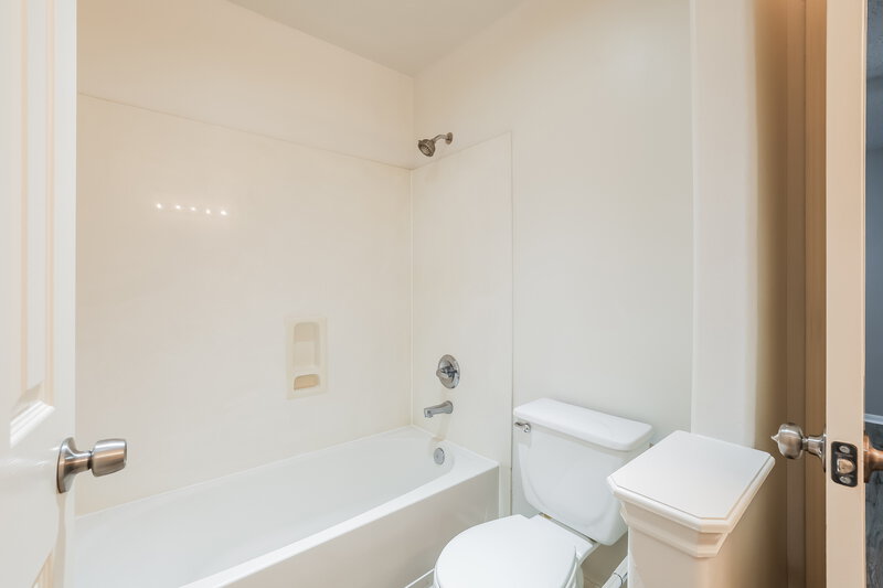 2,575/Mo, 19826 Sternwood Manor Dr Spring, TX 77379 Bathroom View 2