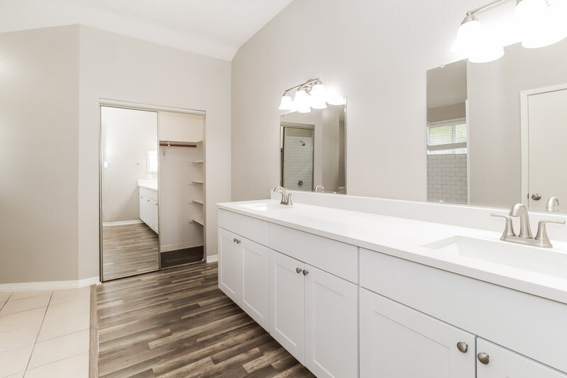 1,665/Mo, 6106 Rockbourne Dr Humble, TX 77396 Main Bathroom View