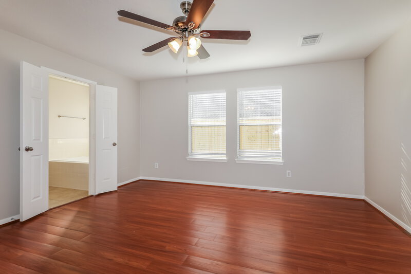 2,600/Mo, 22207 Summer Breeze Ln Tomball, TX 77375 Main Bedroom View
