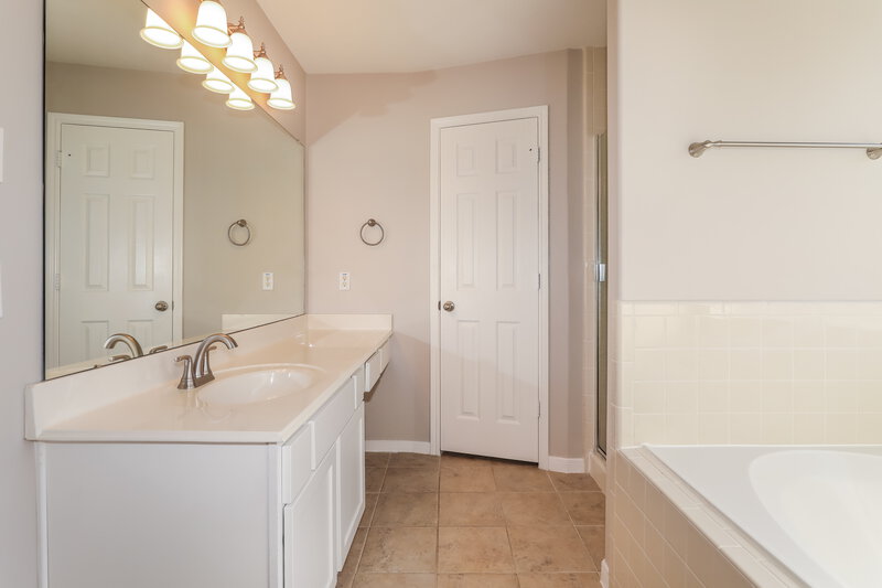 2,600/Mo, 22207 Summer Breeze Ln Tomball, TX 77375 Main Bathroom View