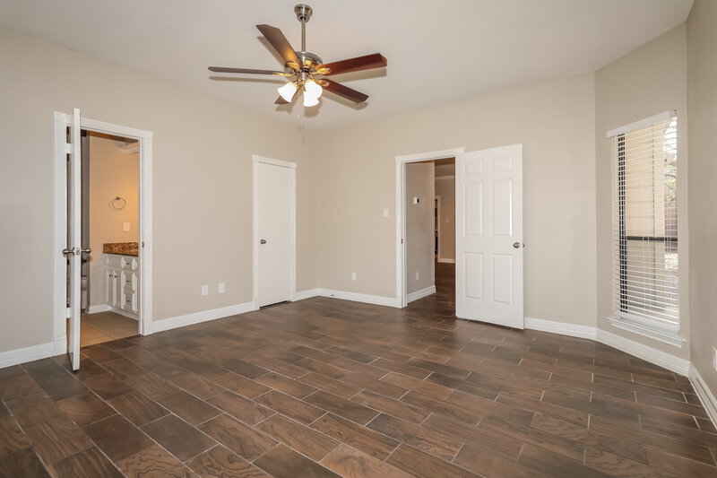 1,800/Mo, 14039 Cashel Forest Dr # A1 Houston, TX 77069 Main Bedroom View 2