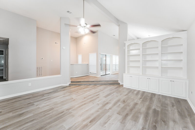 2,450/Mo, 1407 Roundstone Dr Richmond, TX 77406 Living Room View 2