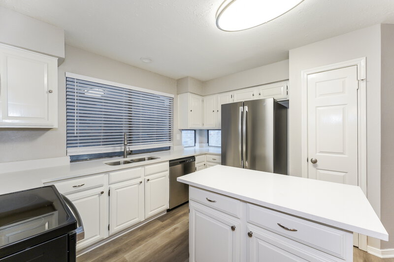 2,450/Mo, 1407 Roundstone Dr Richmond, TX 77406 Kitchen View 2