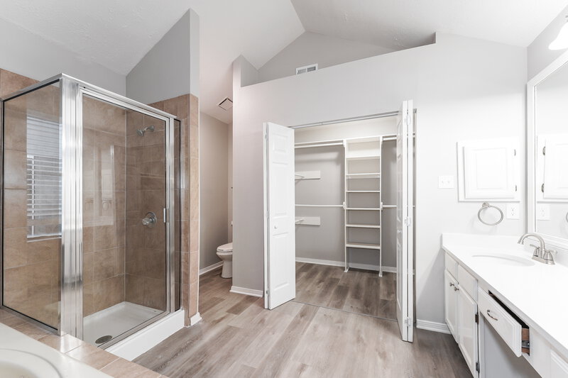 2,450/Mo, 1407 Roundstone Dr Richmond, TX 77406 Main Bathroom View