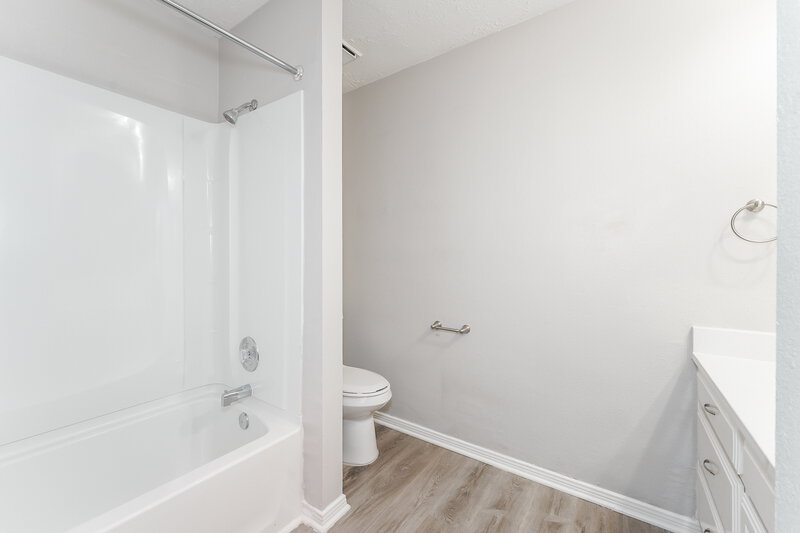 2,450/Mo, 1407 Roundstone Dr Richmond, TX 77406 Bathroom View