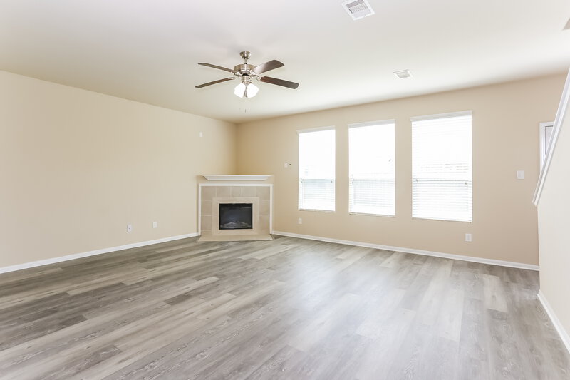 2,305/Mo, 12430 Greencanyon Dr Houston, TX 77044 Living Room View 2