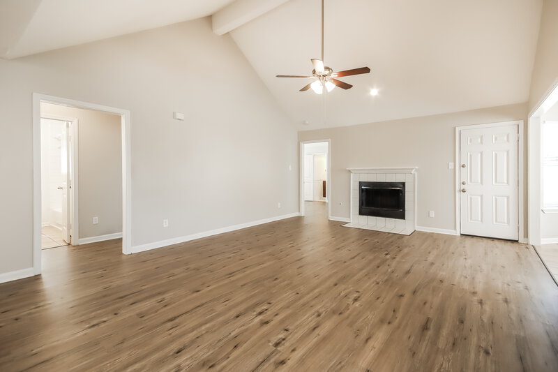 1,955/Mo, 918 Chase Park Dr Bacliff, TX 77518 Living Room View 2