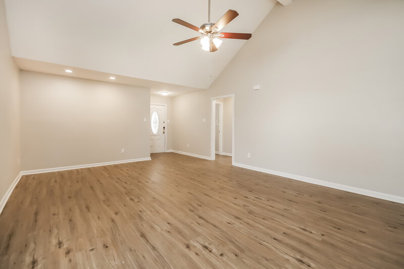 1,955/Mo, 918 Chase Park Dr Bacliff, TX 77518 Living Room View 3