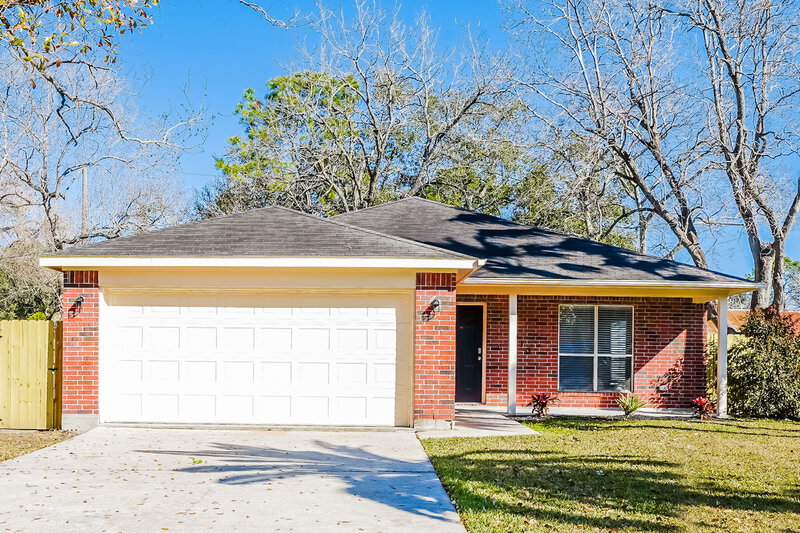 2,190/Mo, 2110 Redwood St Kemah, TX 77565 External View