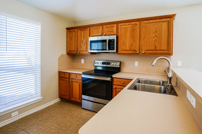 2,190/Mo, 2110 Redwood St Kemah, TX 77565 Kitchen View
