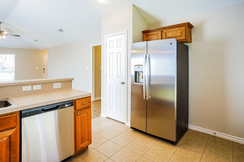 2,190/Mo, 2110 Redwood St Kemah, TX 77565 Kitchen View 2