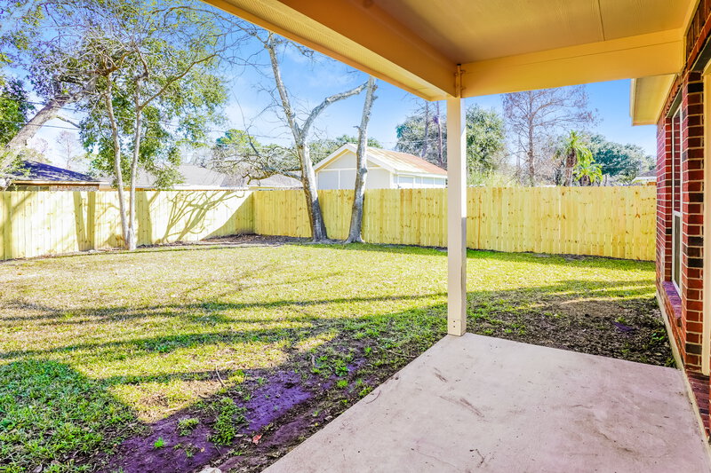 2,190/Mo, 2110 Redwood St Kemah, TX 77565 Patio View