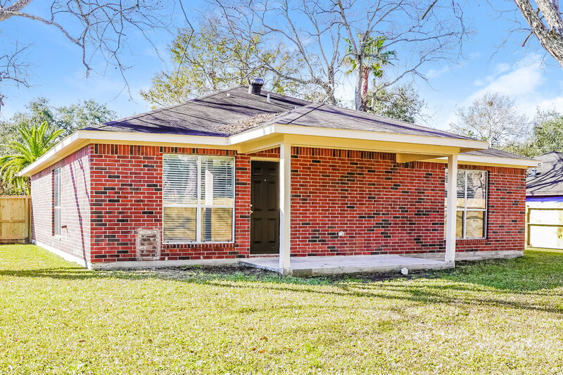 2,190/Mo, 2110 Redwood St Kemah, TX 77565 Rear View