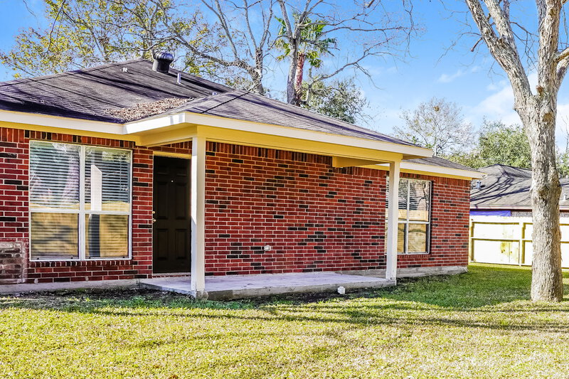 2,190/Mo, 2110 Redwood St Kemah, TX 77565 Rear View 2