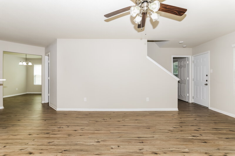 2,260/Mo, 16738 N Gull Dr Conroe, TX 77385 Living Room View 2