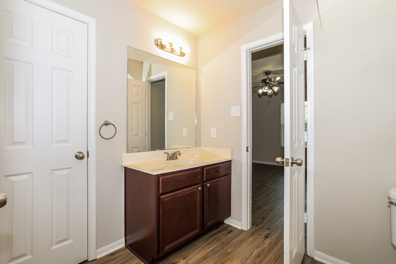 2,260/Mo, 16738 N Gull Dr Conroe, TX 77385 Bathroom View