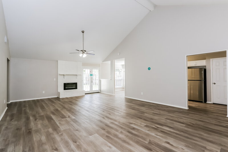 1,995/Mo, 16030 Barbarossa Dr Houston, TX 77083 Living Room View 2