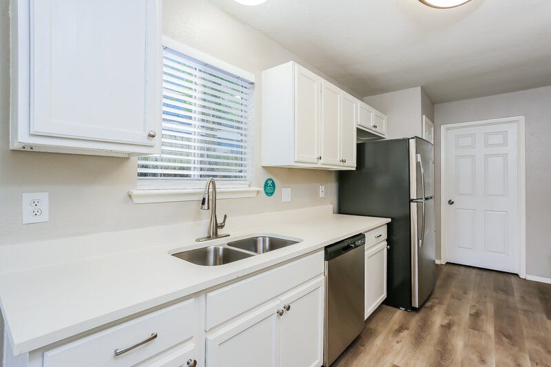 1,995/Mo, 16030 Barbarossa Dr Houston, TX 77083 Kitchen View