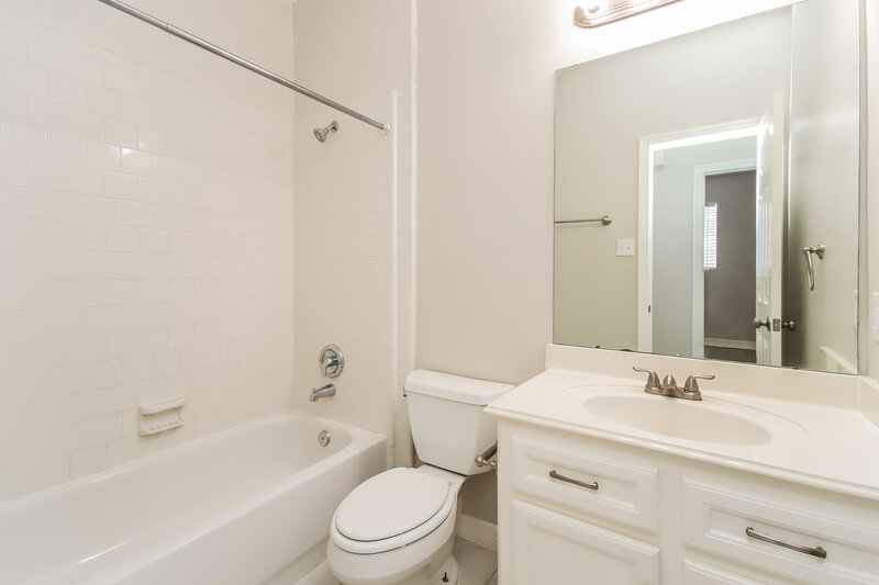 2,100/Mo, 3306 Maymist Dr Katy, TX 77449 Bathroom View