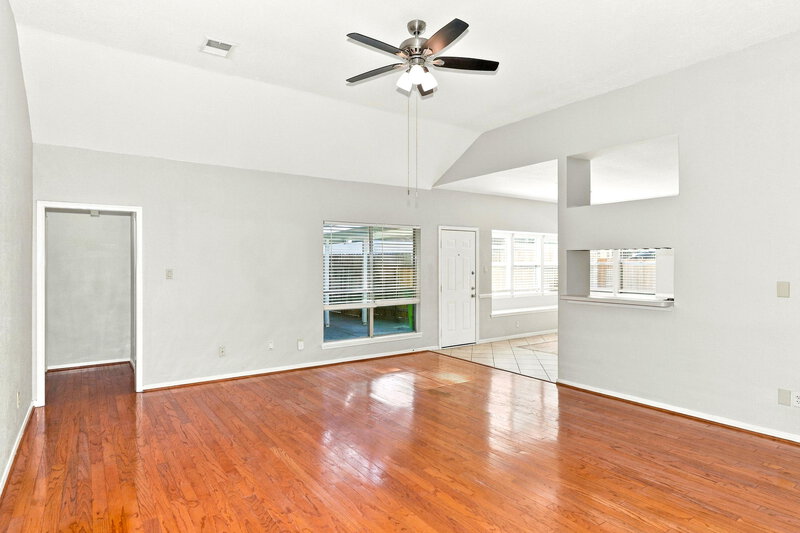 2,160/Mo, 2819 Calender Lake Dr Missouri City, TX 77459 Living Room View