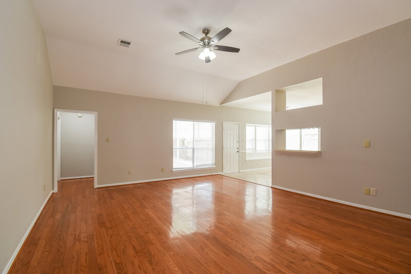 2,580/Mo, 2819 Calender Lake Dr Missouri City, TX 77459 Living Room View 2