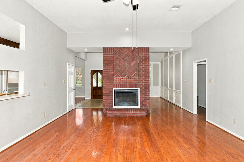 2,160/Mo, 2819 Calender Lake Dr Missouri City, TX 77459 Living Room View 2